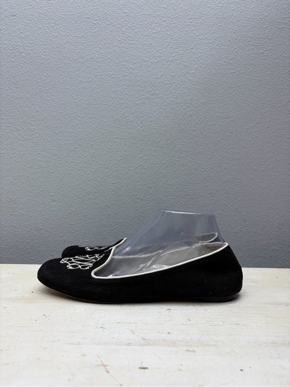 Johnston and Murphy Womens Embroidered Flats Loafers Slip On Black White Size 8